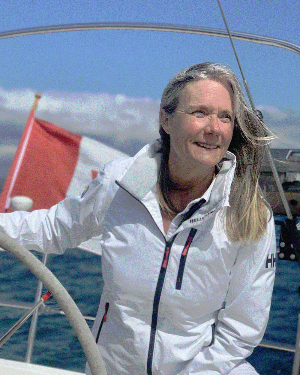 Suze Cumming sailing